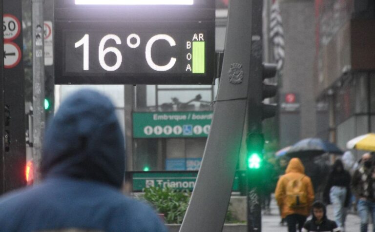 frente-fria-provoca-queda-de-temperaturas-e-mar-agitado-no-brasil